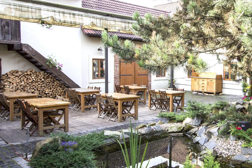 Penzion Ve Stoleti Lodenice Ngoại thất bức ảnh