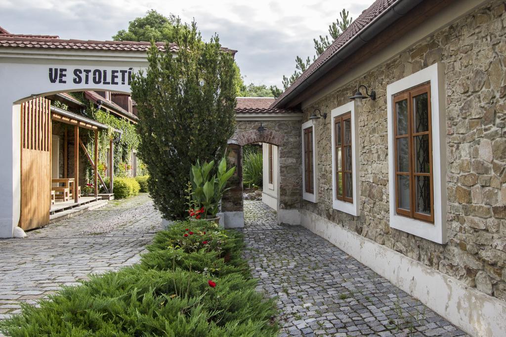 Penzion Ve Stoleti Lodenice Ngoại thất bức ảnh